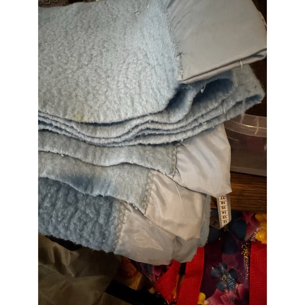 VTG Light Blue 100% Acrylic Thermal Blanket Satin Trimmed Edges 64 X 88 EUC